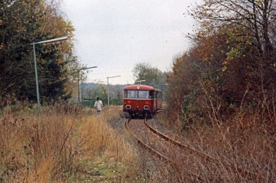 Lumdatalbahn 1999
Schienenbus am Haltepunkt Daubringen  - © Guido Kersten-Köhler
